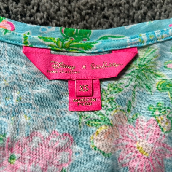 Disney x Lilly Pulitzer Women’s Etta V Neck Top Size XS Lilly Loves Disney WDW - Picture 4 of 4
